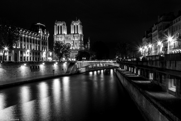 Notre Dame de Paris by night